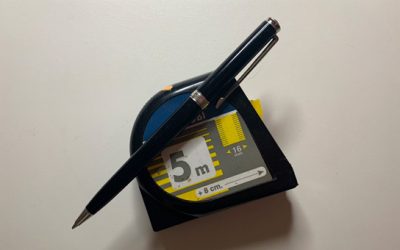 TOMANDO MEDIDAS PARA HACER EL PLANO DE CASA